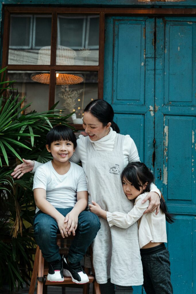 photo shows the family bonds between mother and children