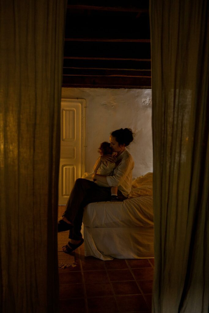 photo shows the role of mother in motherhood
